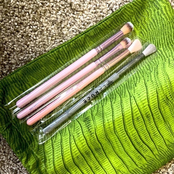 New collection of makeup brushes set of 4 - Picture 1 of 9